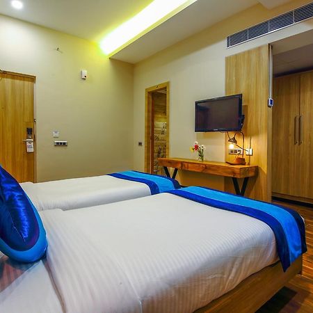 Hotel Mint Otm Hyderabad Bagian luar foto